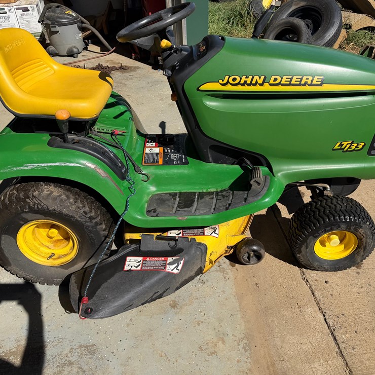 JOHN DEERE LT133