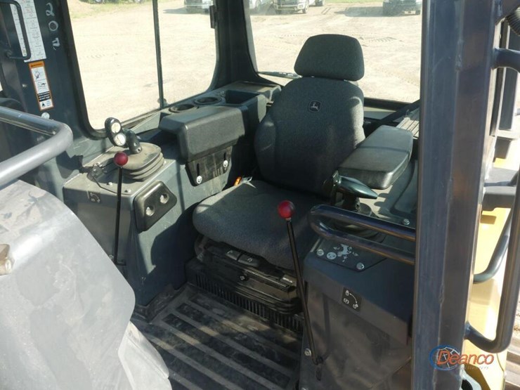 2022-deere-450k-lgp-image-12