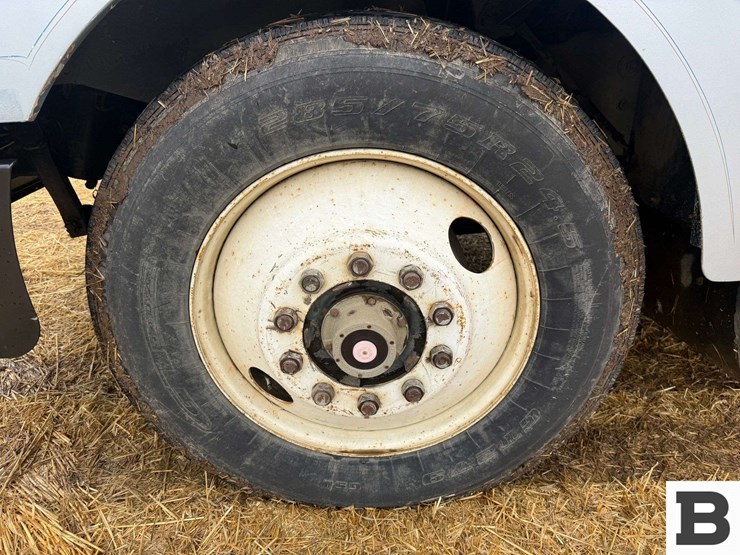 1991-volvo-gm-integral-sleeper-tractor-truck-image-29