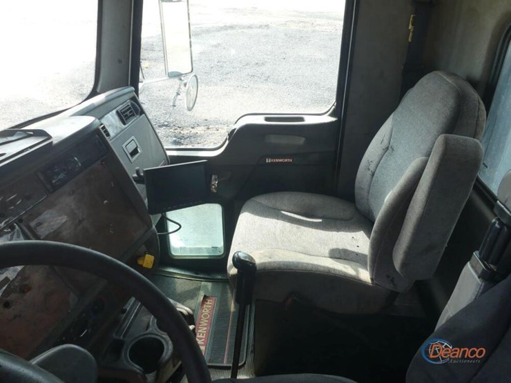 2007-kenworth-t300-image-17
