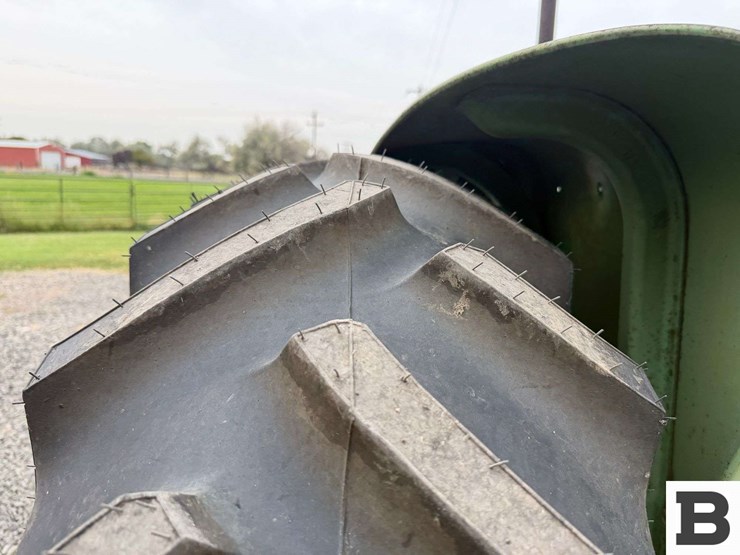 john-deere-3010-image-34