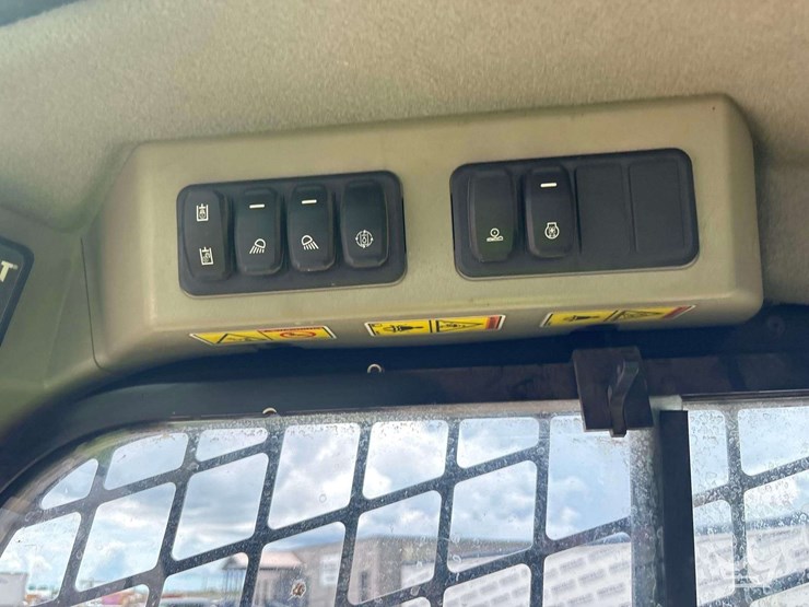 2020-caterpillar-299d3-xe-image-16