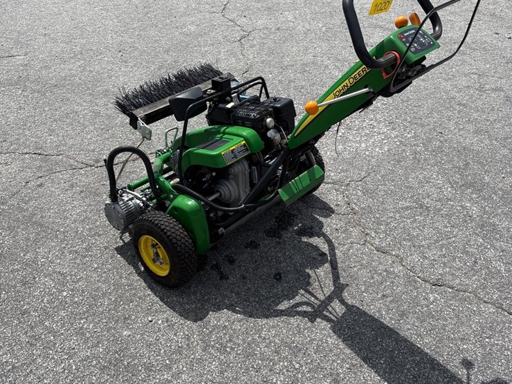 #1020-•-john-deere-220e-cut-walking-greensmower-image-9