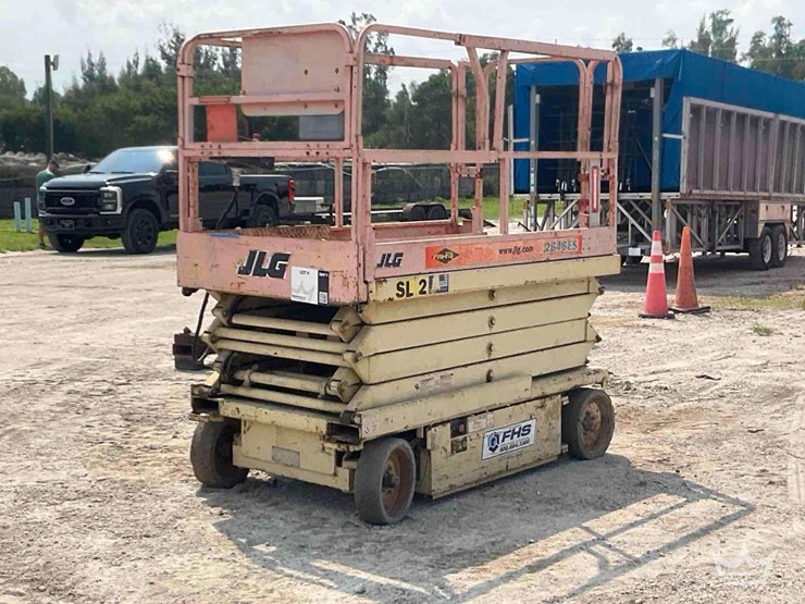 2000-jlg-2646e2-image-1