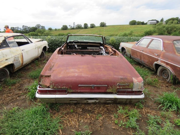 1966-chevrolet-impala-convertible-image-8