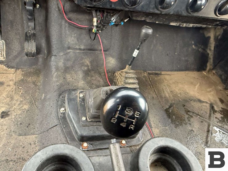 2022-mahindra-roxor-4x4-utv-image-38