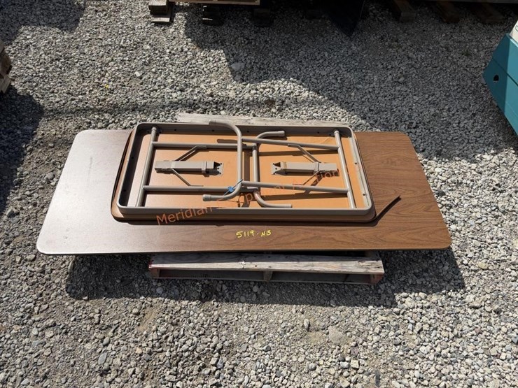 2--folding-tables-image-2