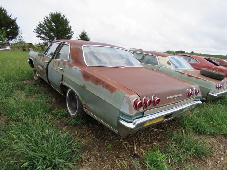 1965-chevrolet-impala-4dr-sedan-image-3