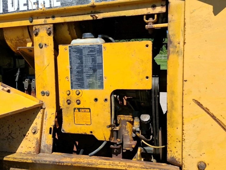 1993-deere-640e-image-40