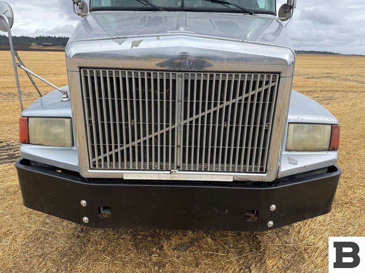 1991-volvo-gm-integral-sleeper-tractor-truck-image-10