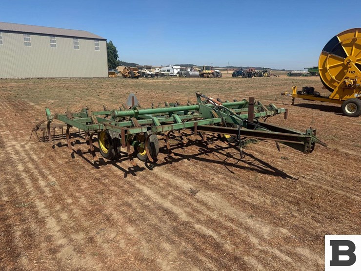 john-deere-16-image-7