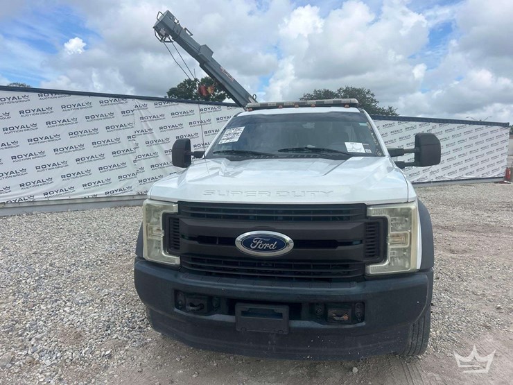 2017-ford-f550-image-32
