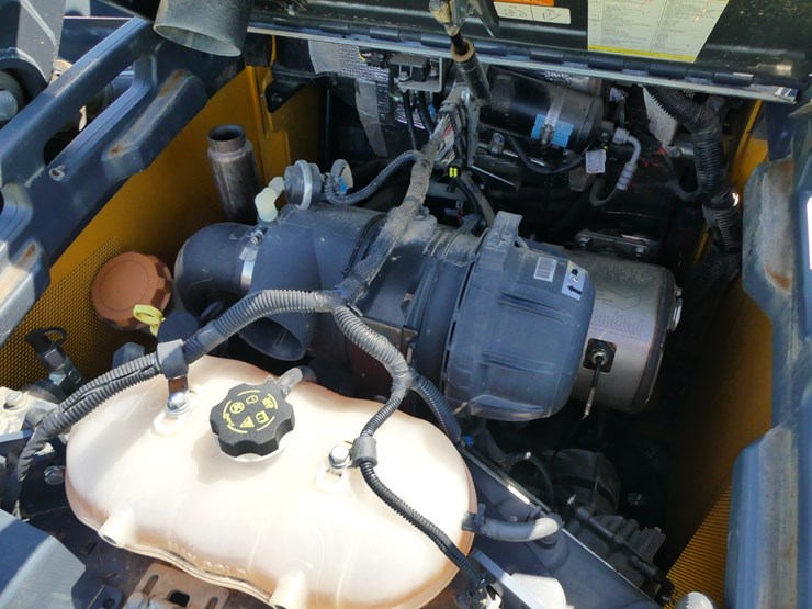 2023-deere-320g-image-9