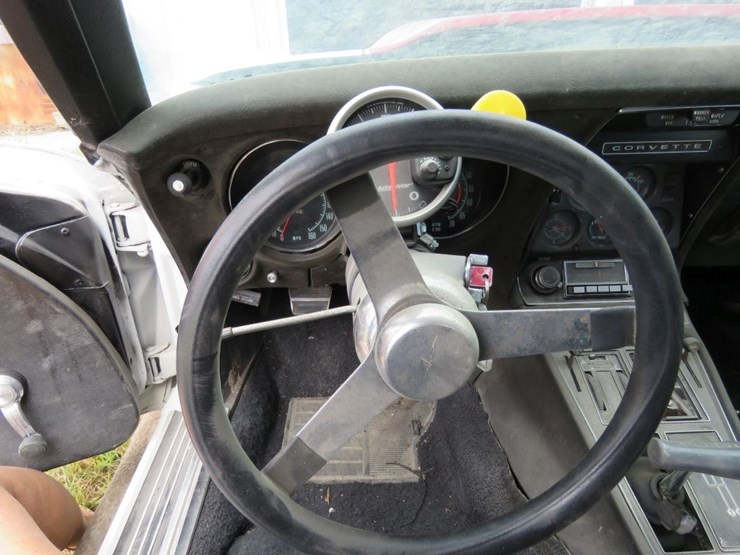 1979-chevrolet-corvette-road-track-car-image-16