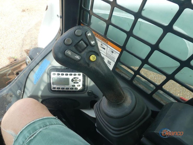 2022-bobcat-t740-image-18
