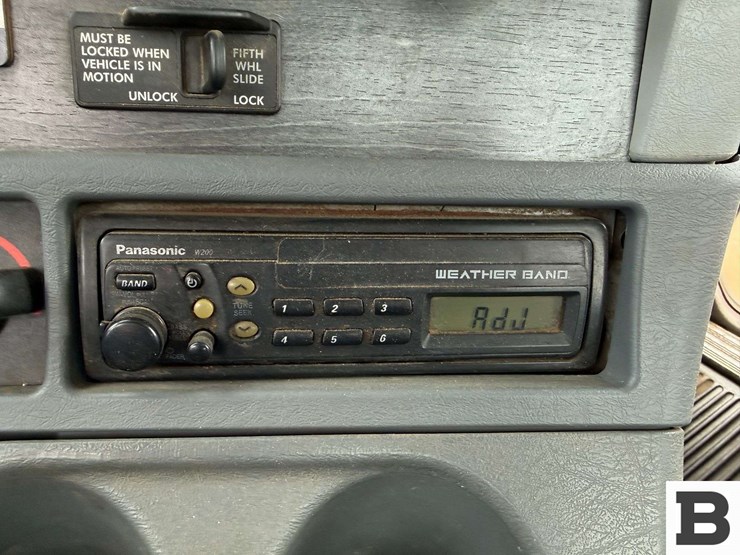 2005-freightliner-columbia-120-image-64