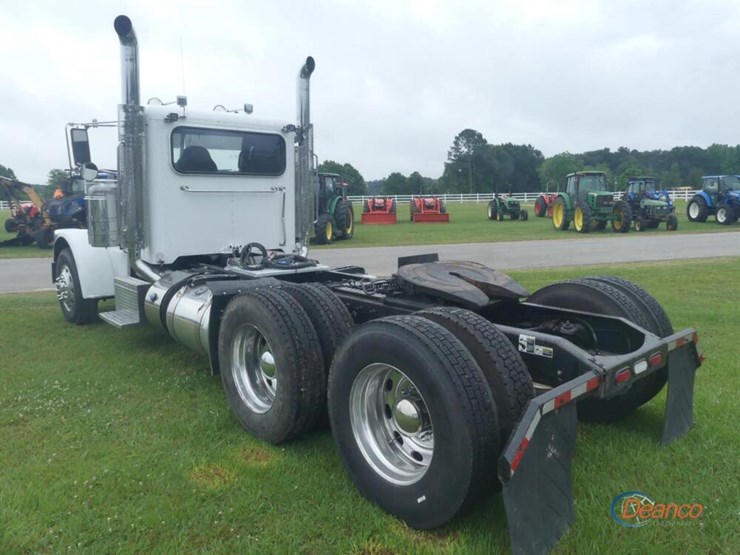 2017-peterbilt-389-image-3