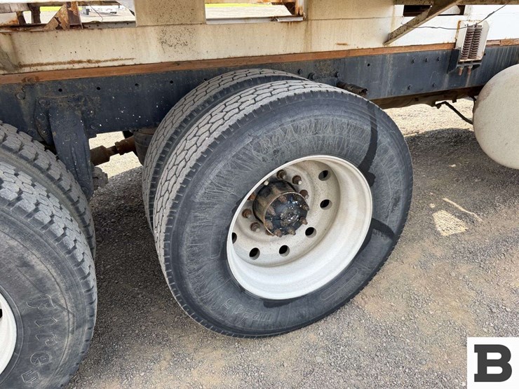 1989-peterbilt-377-image-34