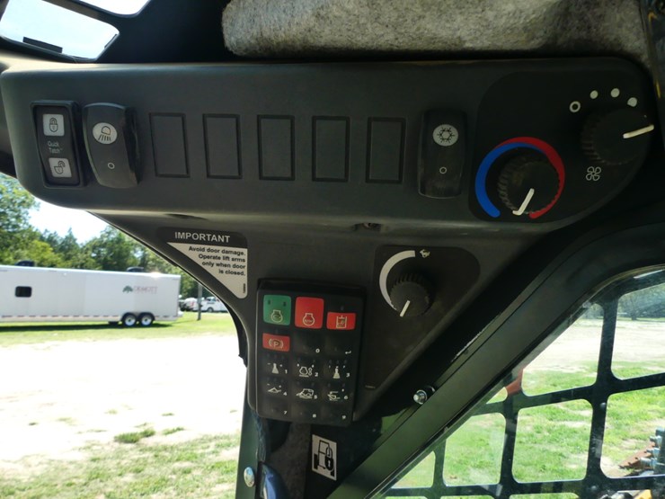 2024-deere-320g-image-17