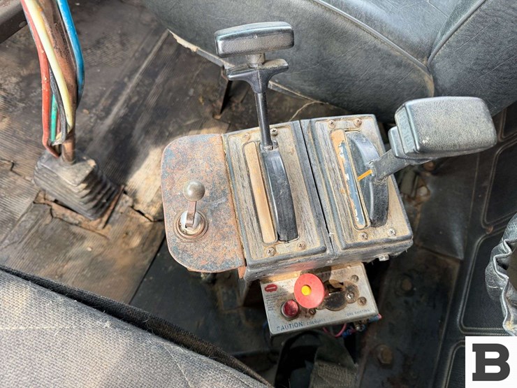 1988-mack-rd688s-image-56