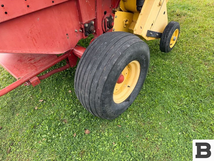 new-holland-br740a-image-17