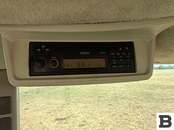 2005-john-deere-6603-image-46