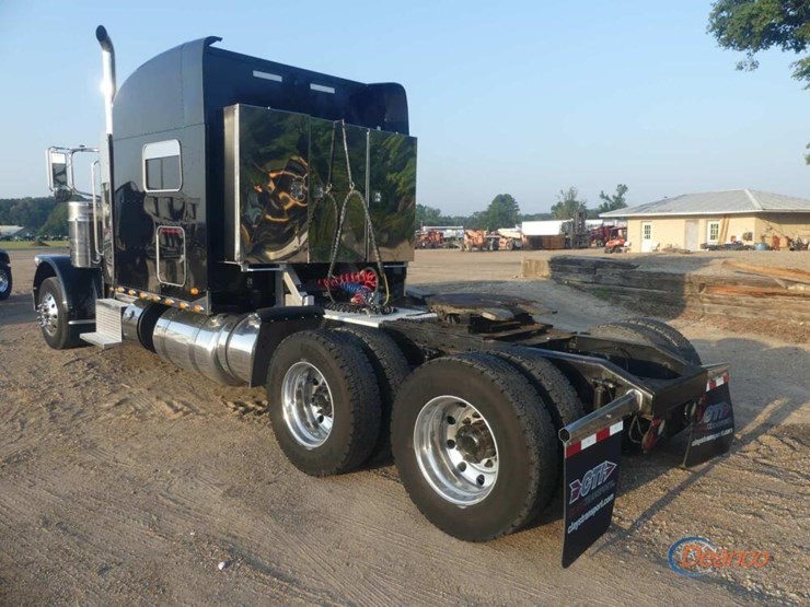 2013-peterbilt-388-image-3