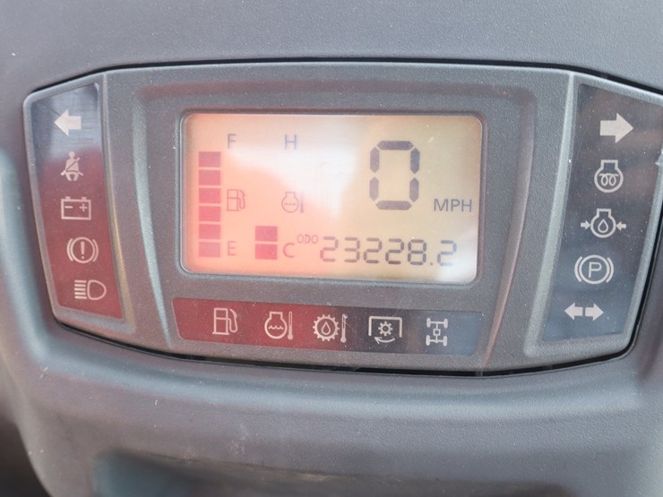 2016-kubota-rtvx1140-image-14