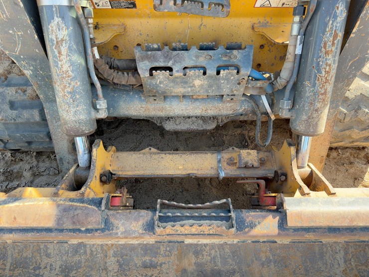 2020-deere-331g-image-10