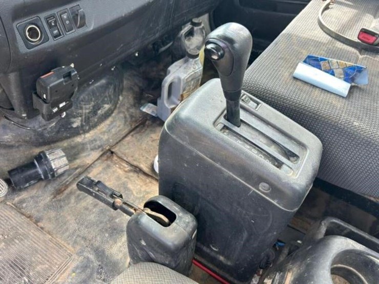 hino-185-image-17