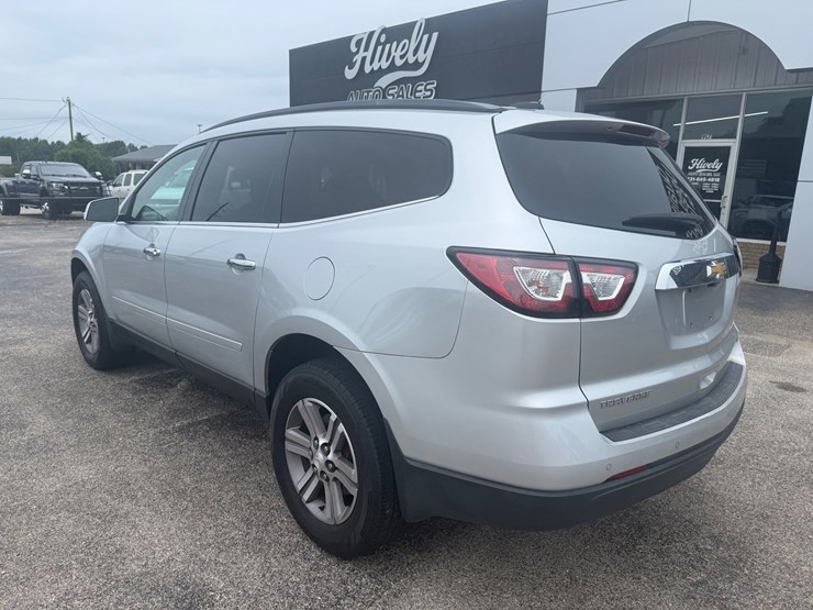 2017-chevrolet-traverse-lt-image-8