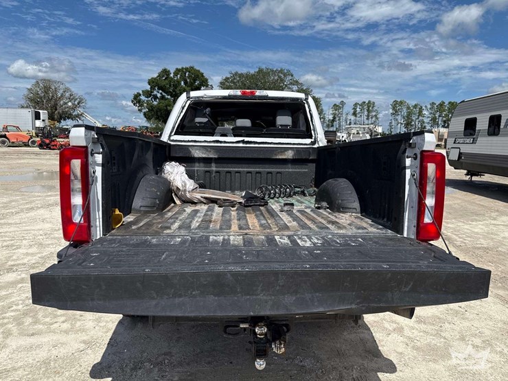 2025-ford-f250-image-19
