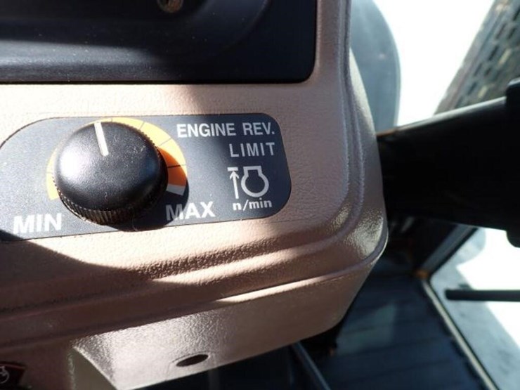 2009-kubota-m135x-image-16