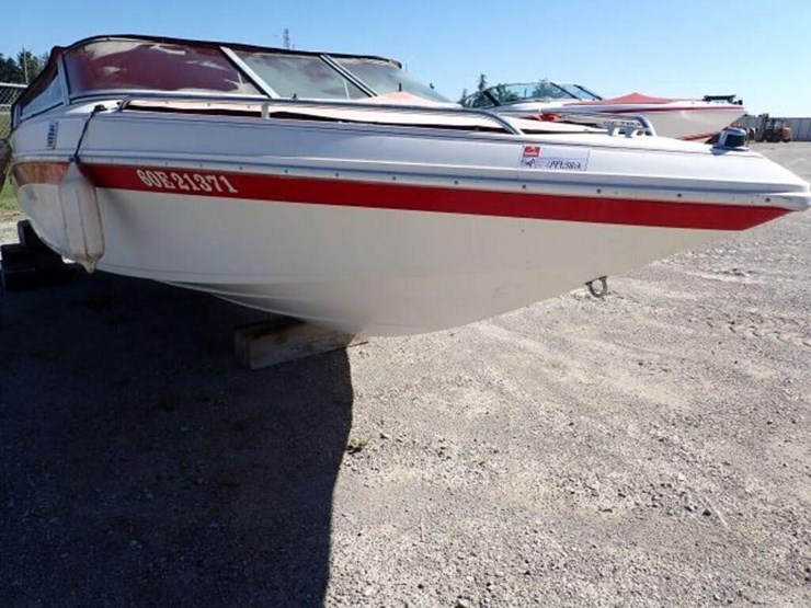 1990-celebrity-180-18-ft-bowrider-clci0220b090-image-64