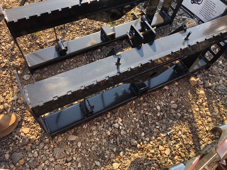 #81-•-3-pt-hitch-pallet-fork-/-hay-spear-frame-image-2