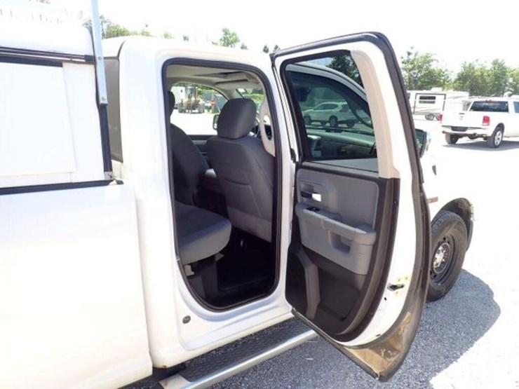2016-dodge-1500-image-39