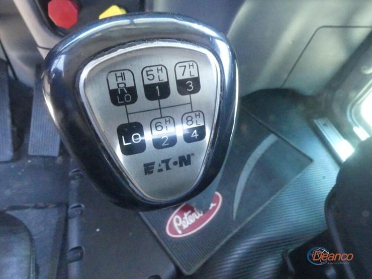2017-peterbilt-389-image-18