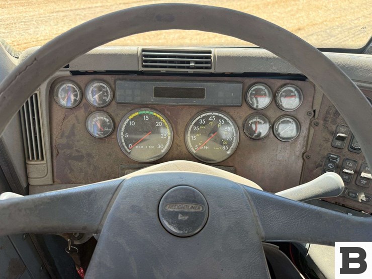 1997-freightliner-fl80-image-55
