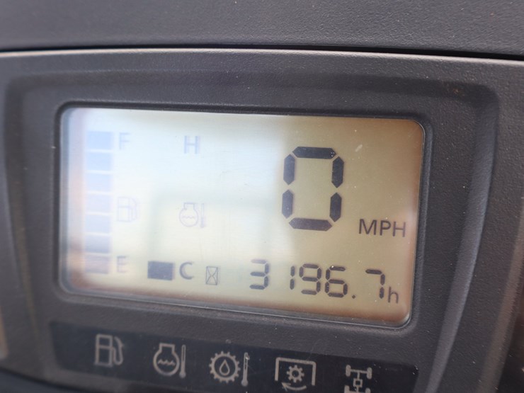 2016-kubota-rtvx1140-image-12