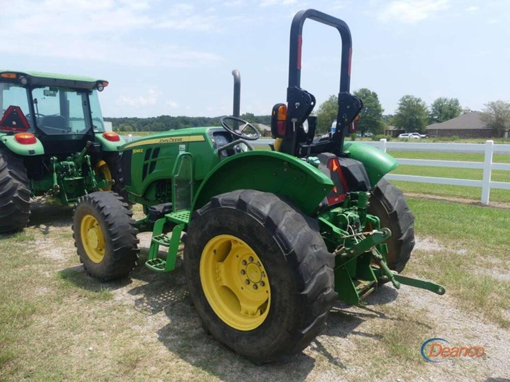 2021-john-deere-5045e-image-4