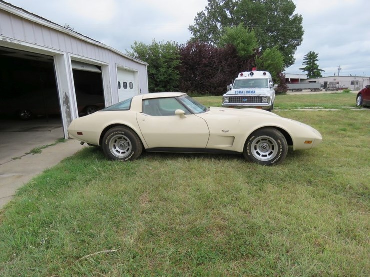 1979-chevrolet-l-82-corvette-t-top-coupe-image-4