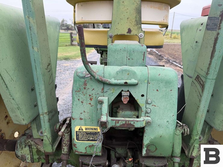 john-deere-3010-image-37