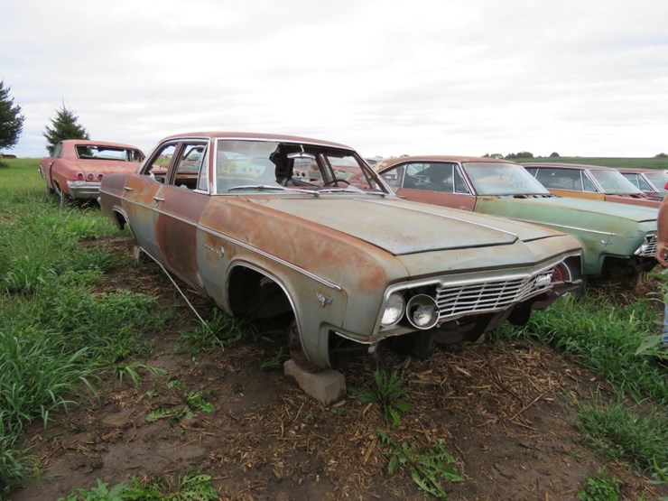 1966-chevrolet-impala-4dr-sedan-image-1