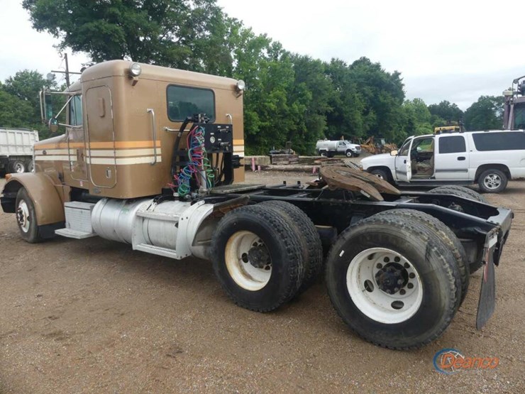 1999-peterbilt-379-image-3