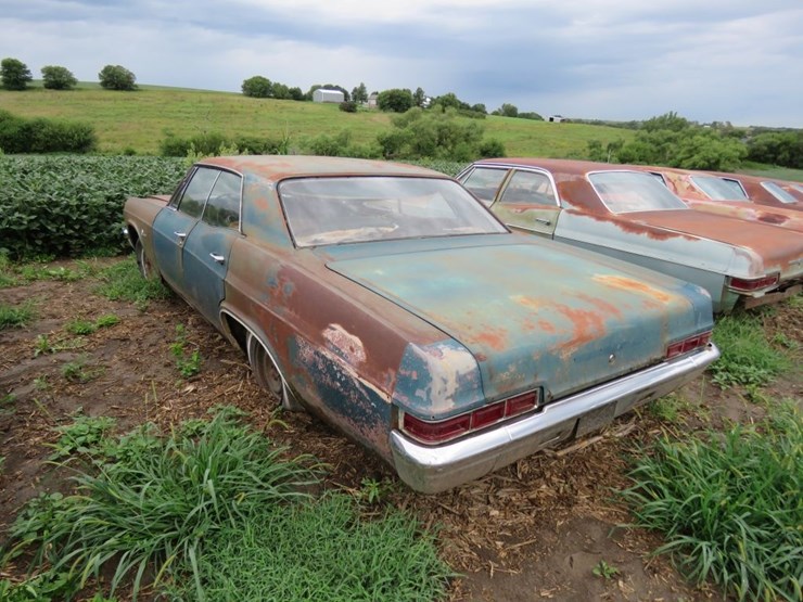 1966-chevrolet-impala-4dr-ht-image-6