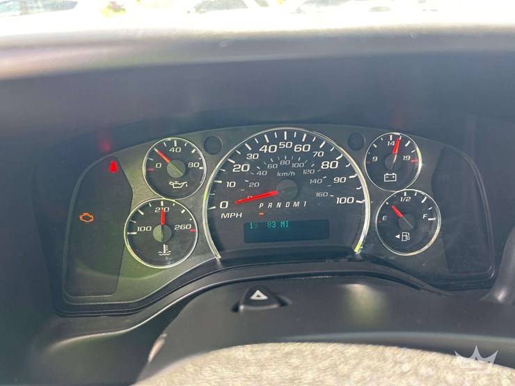 2017-chevrolet-express-3500-image-13