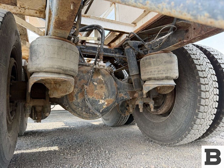 1989-peterbilt-377-image-30