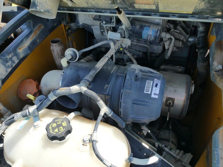 2024-deere-320g-image-9
