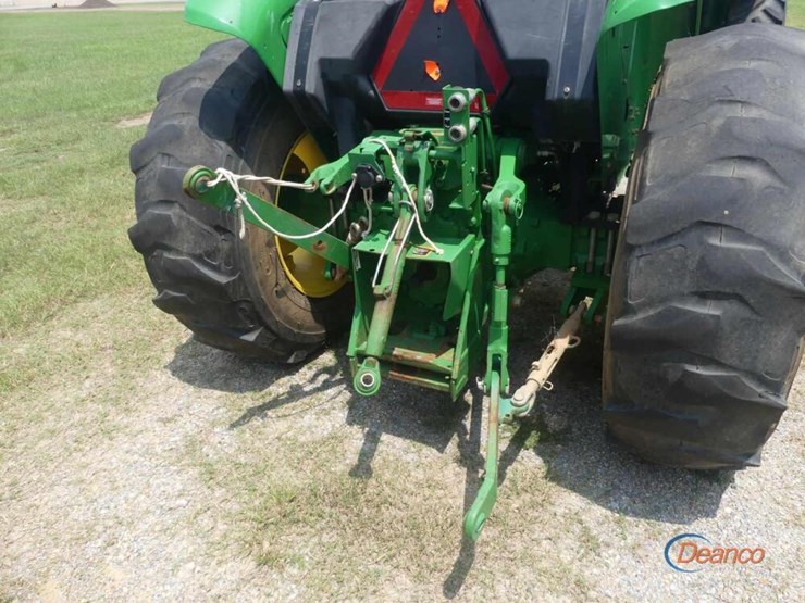 2021-john-deere-5045e-image-3