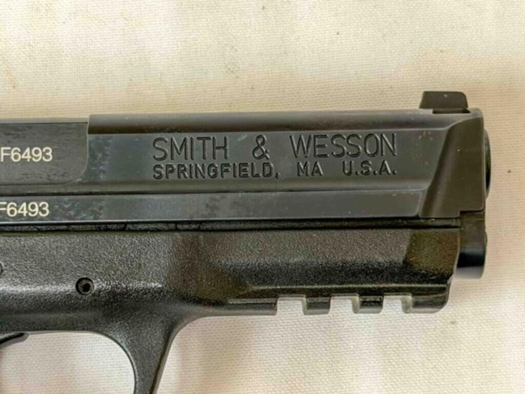 smith-&-wesson-m&p40-40cal-pistol-image-7